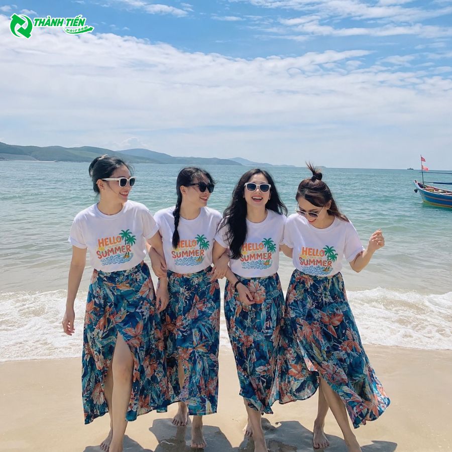 Mẫu váy đồng phục đi biển cho nữ