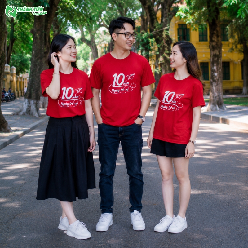 Mẫu áo đồng phục kỷ niệm 10 năm ra trường màu đỏ rực rỡ
