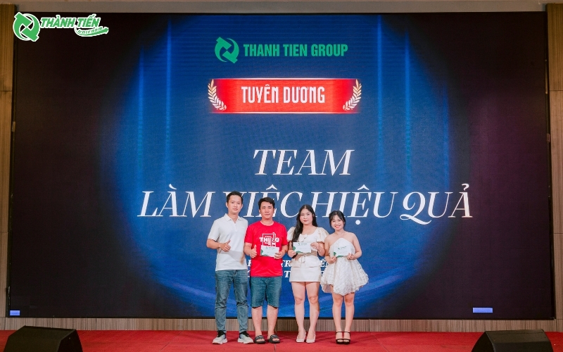vinh danh nhan vien thanh tien group 2