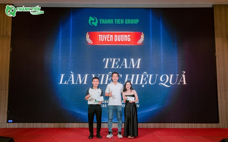vinh danh nhan vien thanh tien group 3