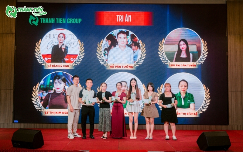vinh danh nhan vien thanh tien group 9